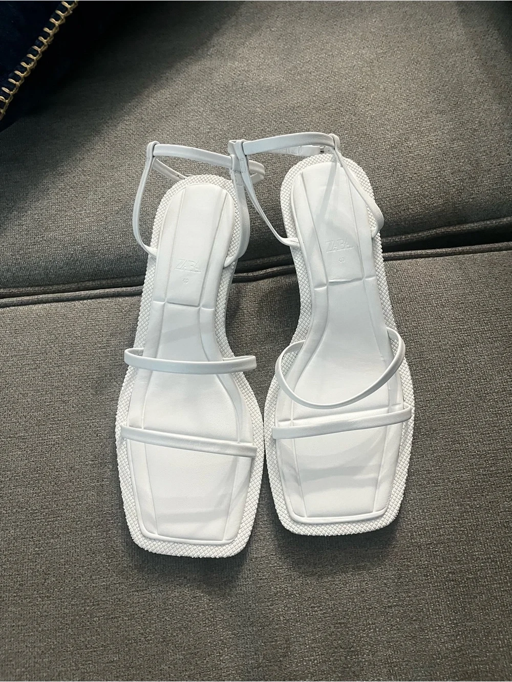 ZARA NWOT Leather White Kitten Heel Strappy Ankle‑Buckle Sandals for Women - Picture 9 of 11
